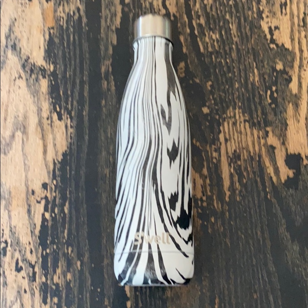 Swell water bottle